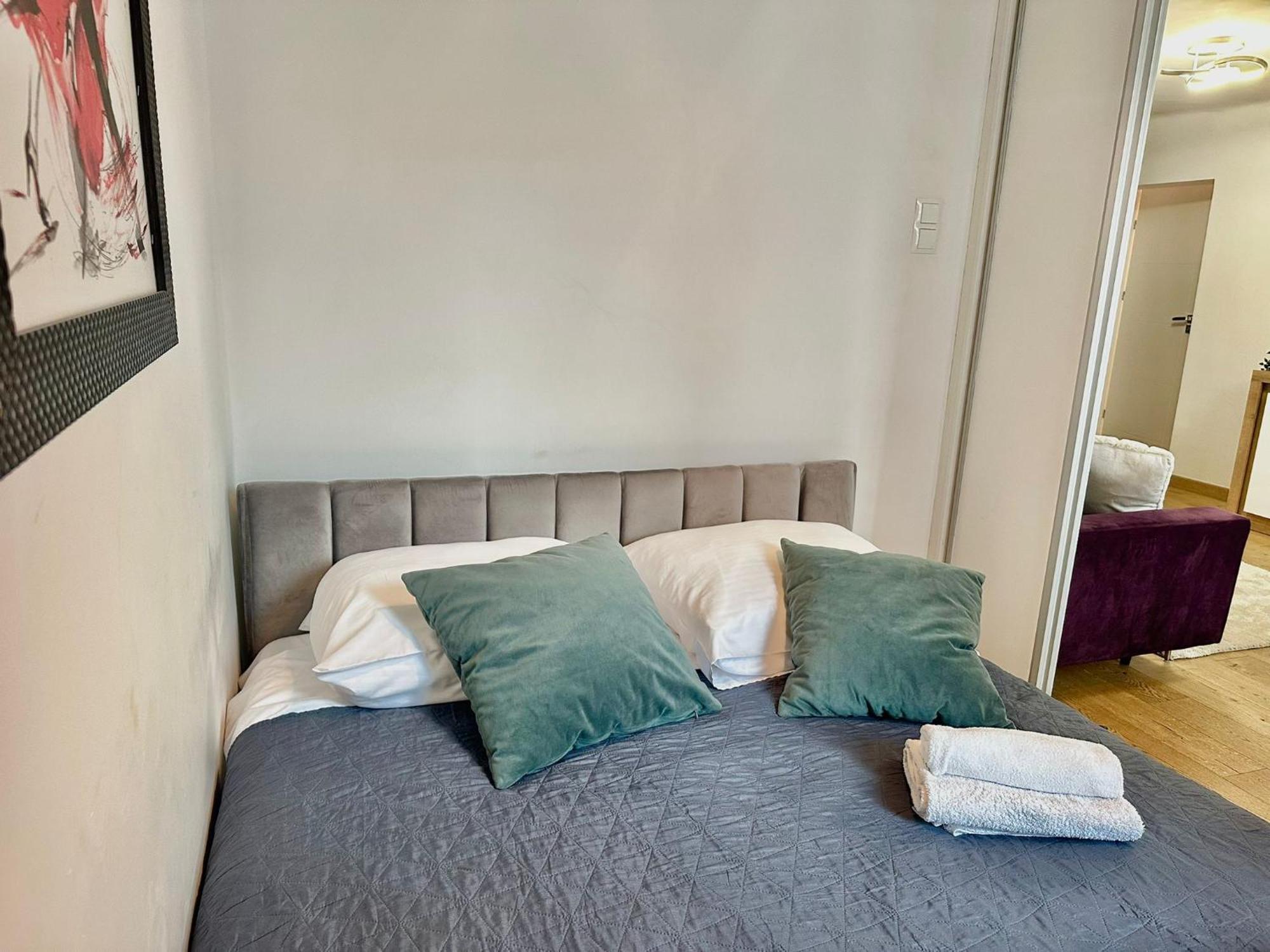 Апартаменты Chmielna 106 - Free Parking - Duzy Balkon Варшава Экстерьер фото