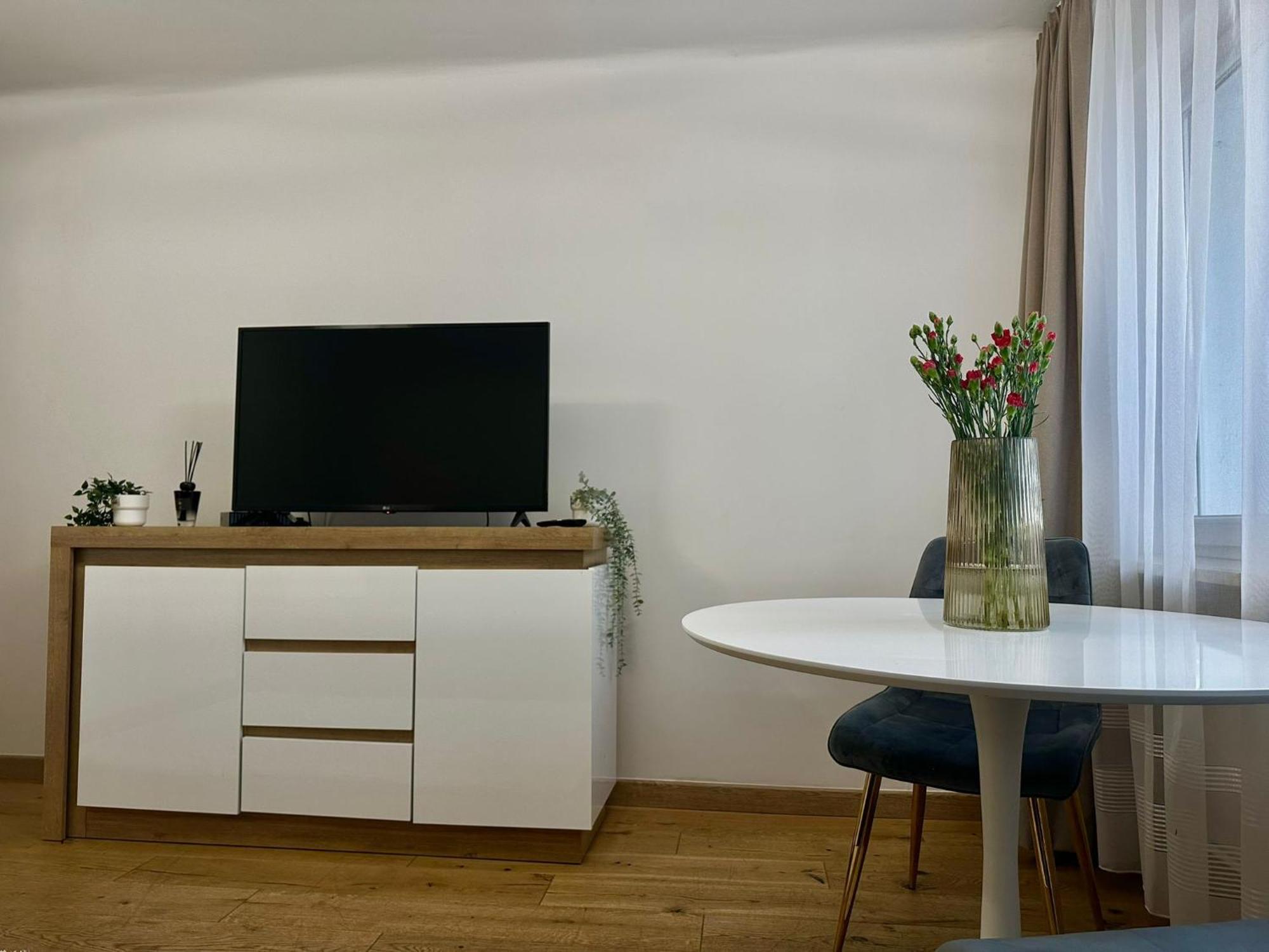 Апартаменты Chmielna 106 - Free Parking - Duzy Balkon Варшава Экстерьер фото